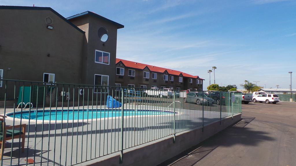 Super 8 By Wyndham San Diego/Imperial Beach Exterior photo