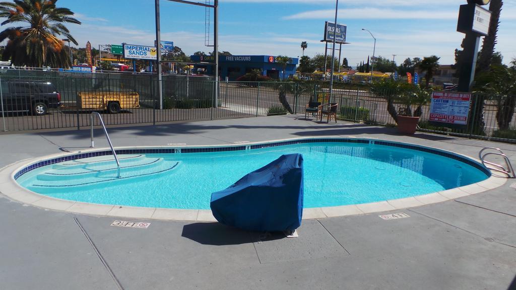 Super 8 By Wyndham San Diego/Imperial Beach Exterior photo