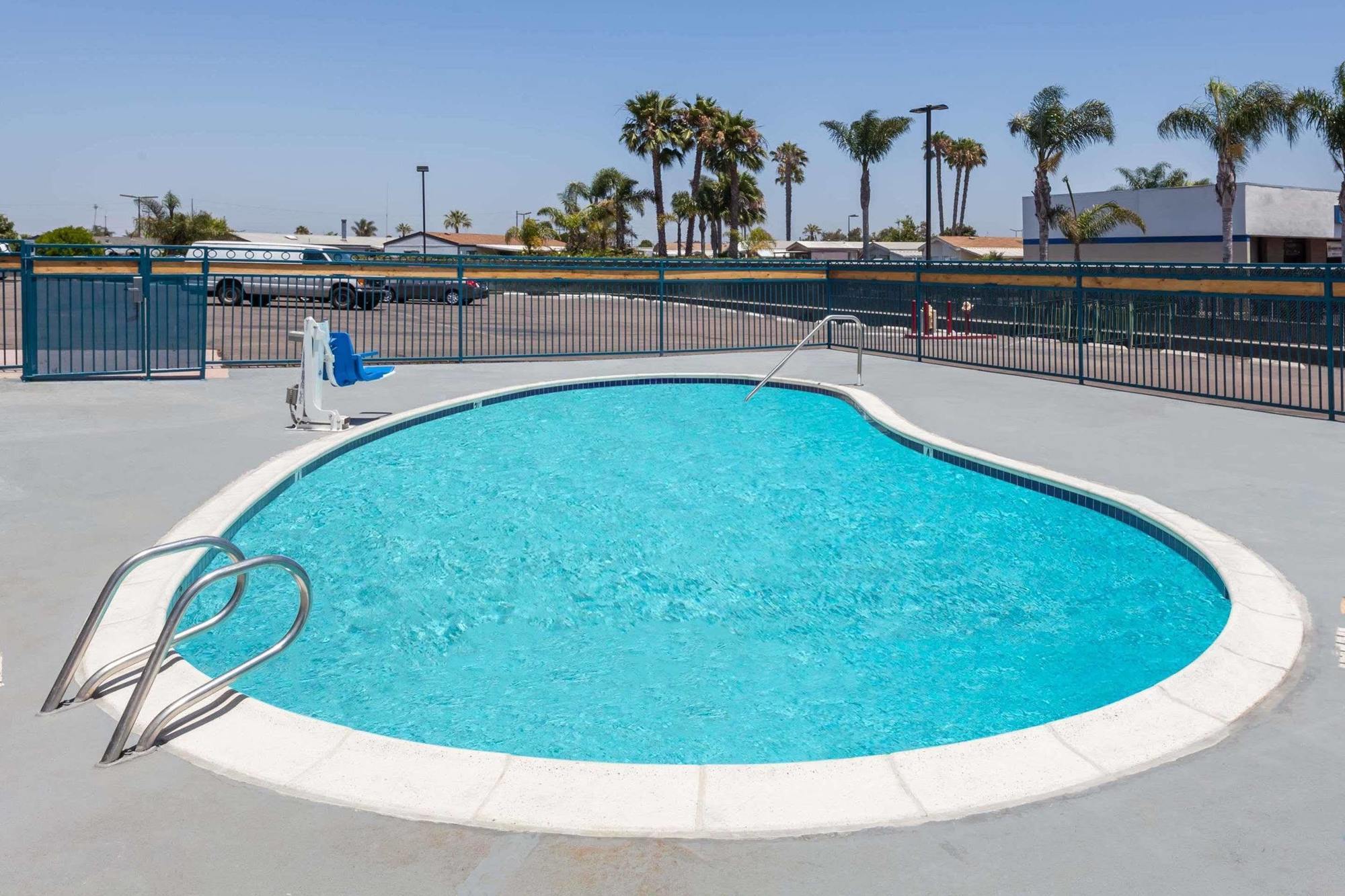 Super 8 By Wyndham San Diego/Imperial Beach Exterior photo