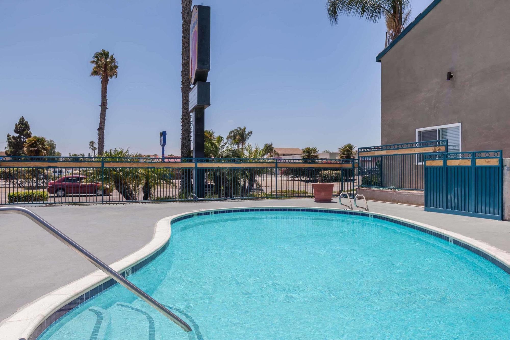 Super 8 By Wyndham San Diego/Imperial Beach Exterior photo