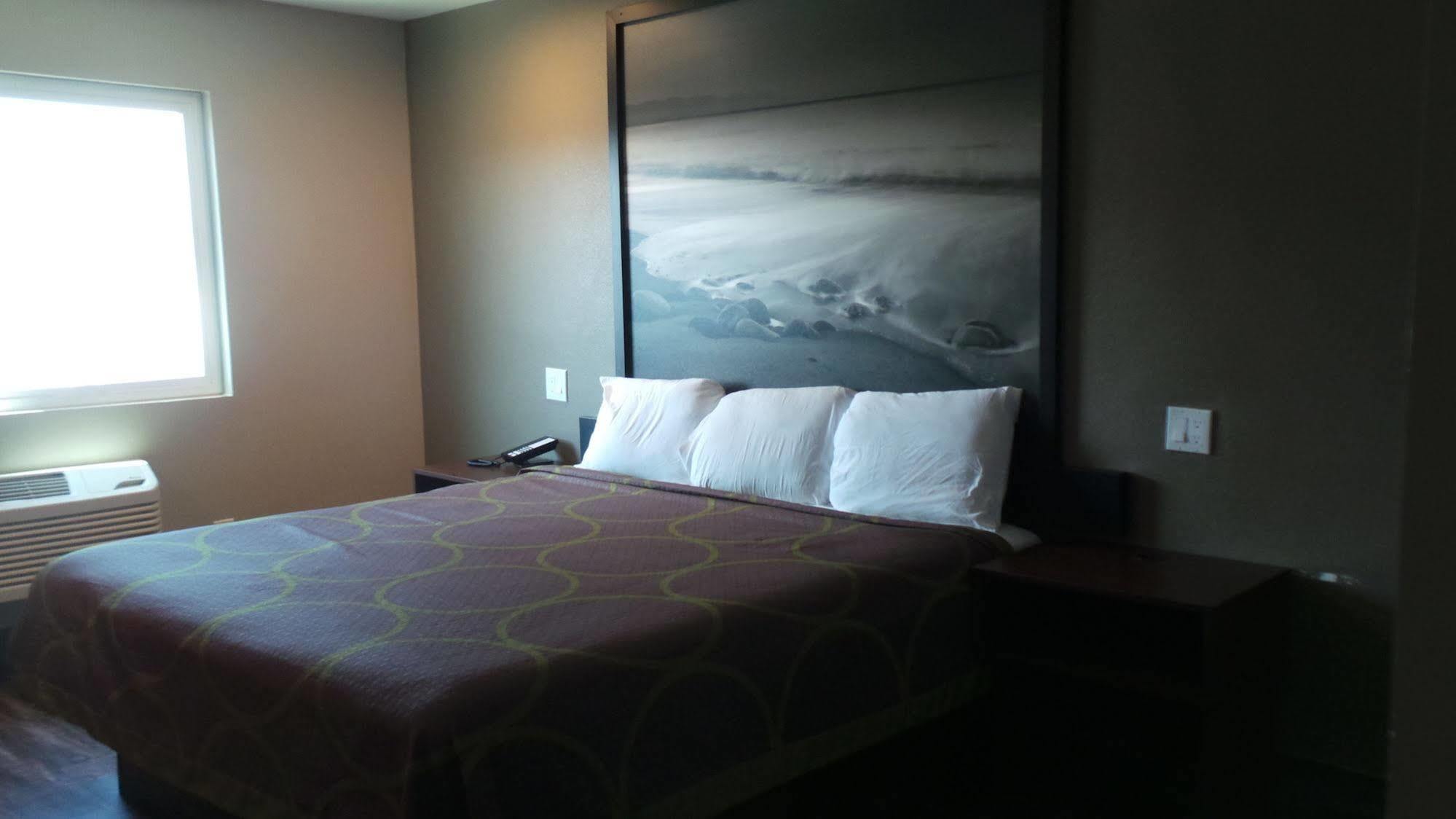 Super 8 By Wyndham San Diego/Imperial Beach Exterior photo
